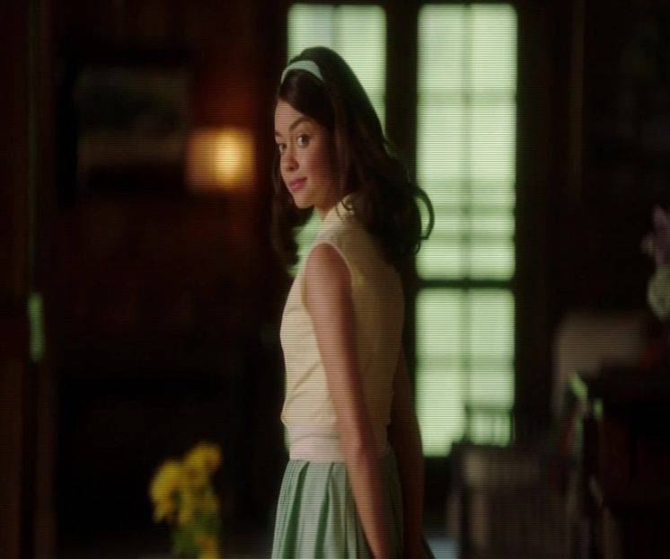 — Îmi plec privirea când mă anunță că îi este bine că mă știe aici. O roșeață slabă deja - epis x 02 - can you keep it?