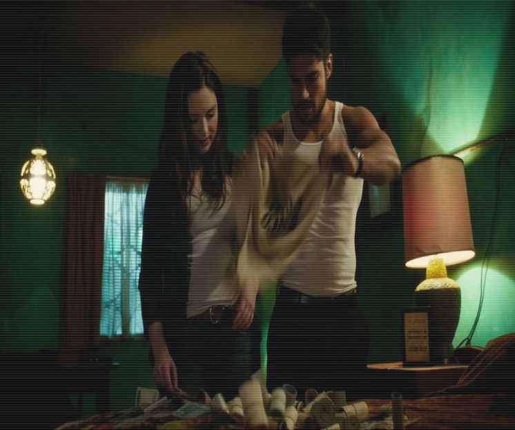 — ❞Ce bine ne-am nimerit amândoi.❞ Râd când îmi dau seama că chiar nu îmi venea nici - epis x 02 - can you keep it?