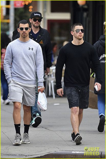 joe-nick-jonas-citi-bikes-little-italy-03 - nick jonas