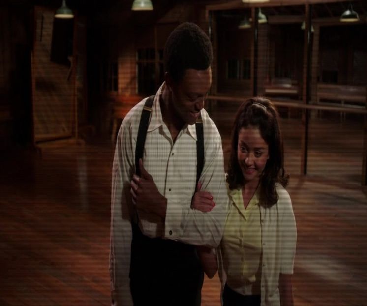 — Termin de aranjat funda roșiatică și mă întorc zâmbind spre Mike. ❞Uhm..❞ Iau o poziție gândito - epis x 02 - can you keep it?