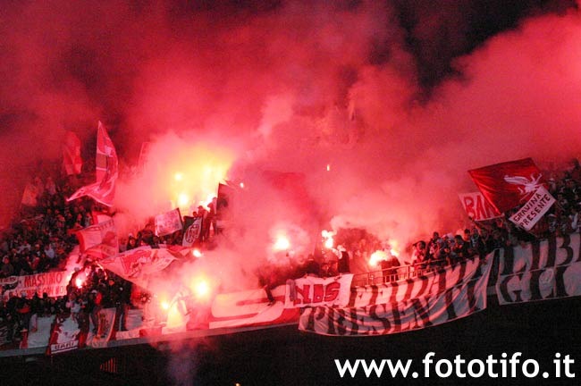 iwy9 - hooligans
