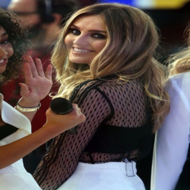 ﾒɹǝʌo⅂ʇɐɔ *cobor scarile plictisita, fiind inca in pijamale si-mi prind parul intr-un coc *cl - you got a fetish for my love - ep 01