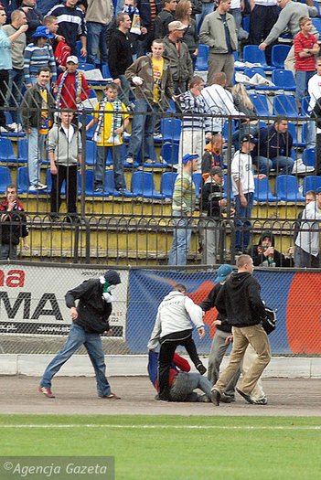 pestaggio - hooligans