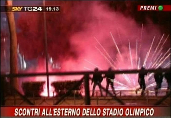 scontri-stadio-olimpico-roma-ultras-polizia