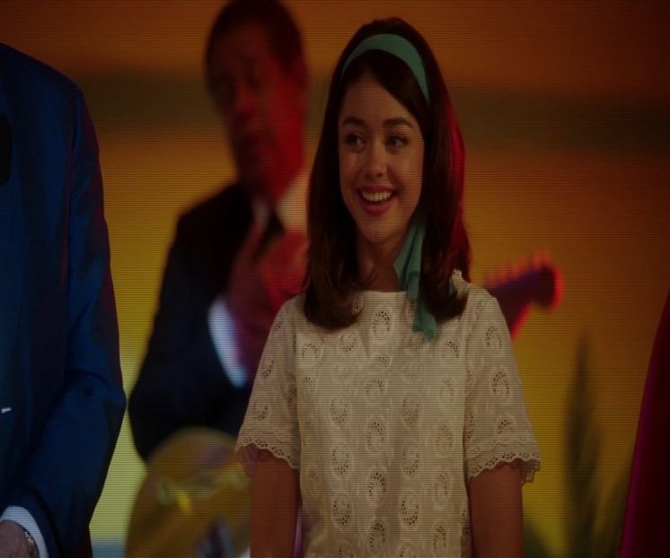 — Zâmbesc în felul meu inocent și îmi retrag degetul de pe pieptul lui. ❞Și ce ai mai dori să - epis x 02 - can you keep it?