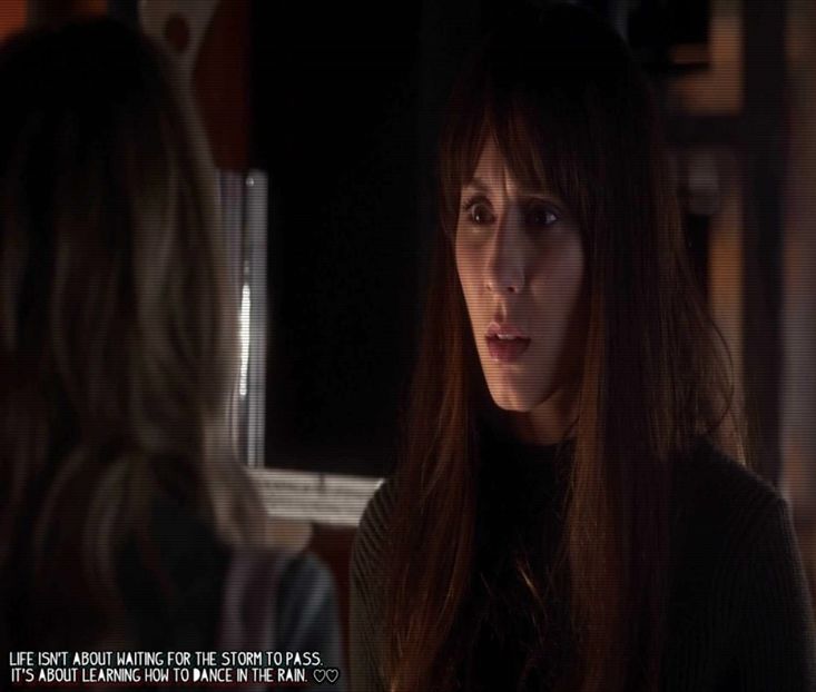 ϟ☾.єครt ☼F Eᴅᴇɴ ☪☂.  nu  , nu cred că ar fi .. [#își ia și ea paharul și se ridică . - epis x 02 - can you keep it?