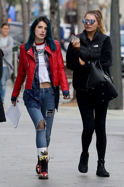 f6e1d03d486af43090311426597a3cfb - bella thorne