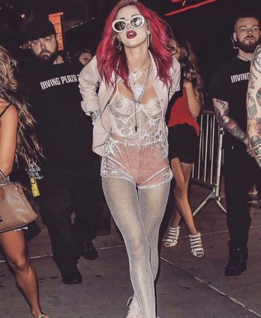 large (4) - bella thorne