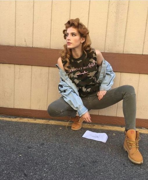 large (9) - bella thorne