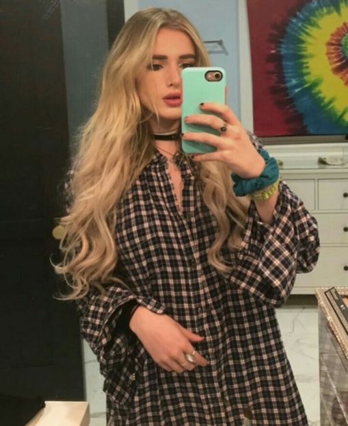 large (11) - bella thorne