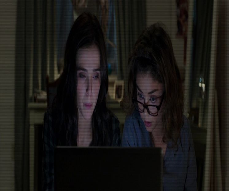 — ❞Le zic că eu am insistat să îmi petrec noaptea cu tine.❞ Mă strâmb amuzată și adaug. - epis x 02 - can you keep it?