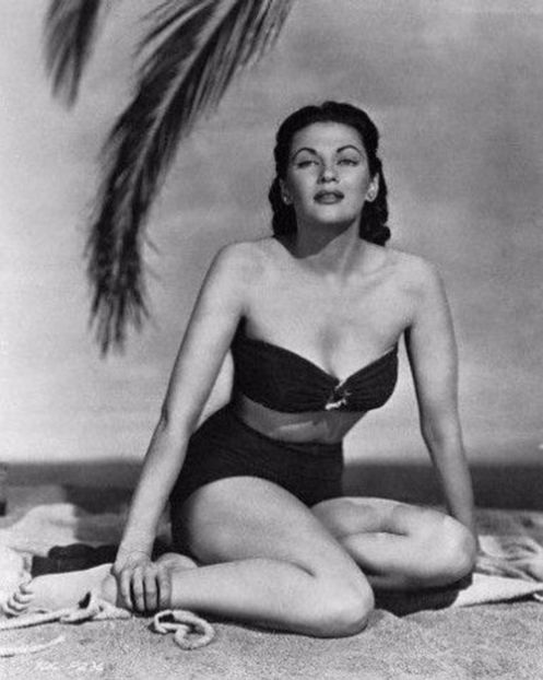 0l83hk0ez2uwwue - Yvonne de Carlo