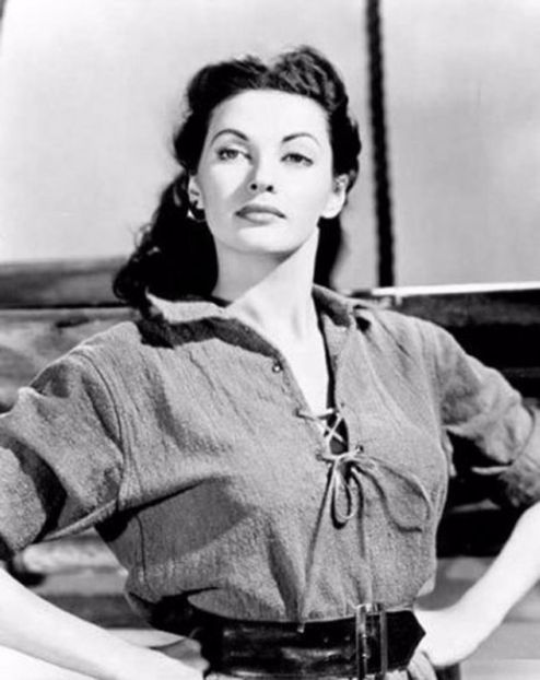 5yxck3pdaf6oo6d - Yvonne de Carlo