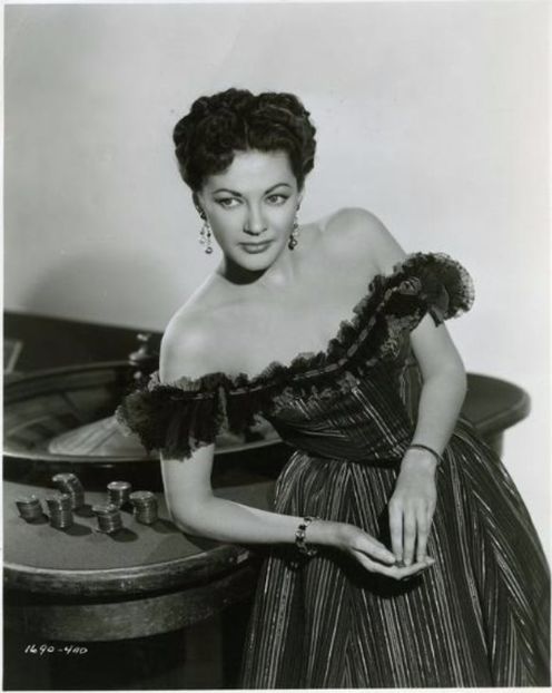 eqd5g3o4571kekd5 - Yvonne de Carlo
