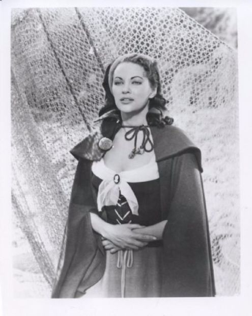 vu7ts8hk40o54kos - Yvonne de Carlo