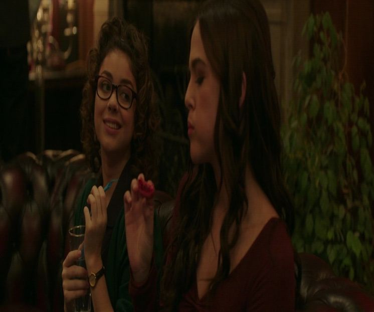 — ești?” Rămân în fața casei lui, așteptând să văd dacă e acasă sau nu. - epis x 02 - can you keep it?