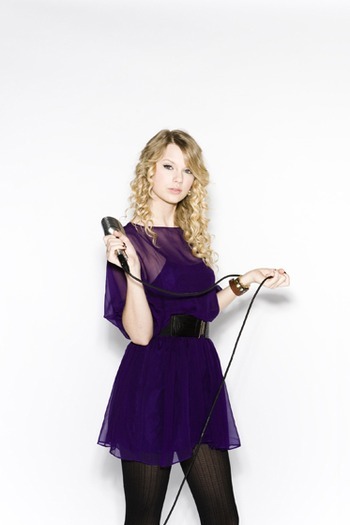 ECBNAFBMXZCDDZGXEFK - taylor swift sedinta foto4