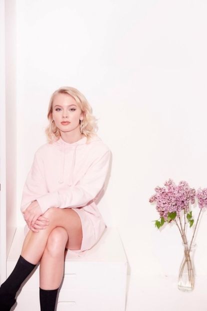 large (9) - zara larsson