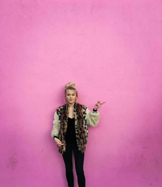 large (23) - zara larsson