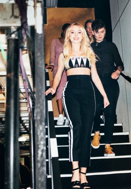 zara-larsson-the-late-late-show-with-james-corden-in-la-april-2017-1_thumbnail - zara larsson