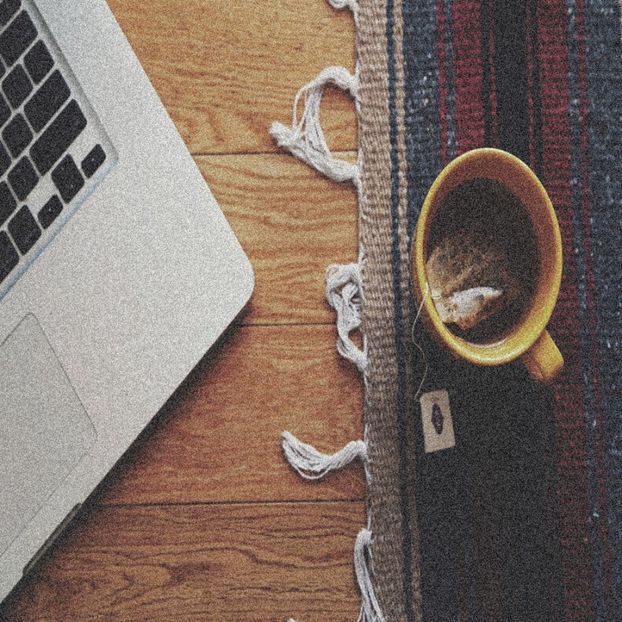 iubesc ceaiul, de preferat iarnă, când totul e rece și înghețat, o ceașcă - none of this feels real