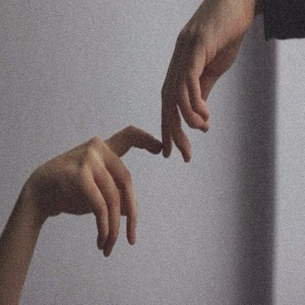 sunt o persoană extrem de pudică și nu suport asta. - none of this feels real