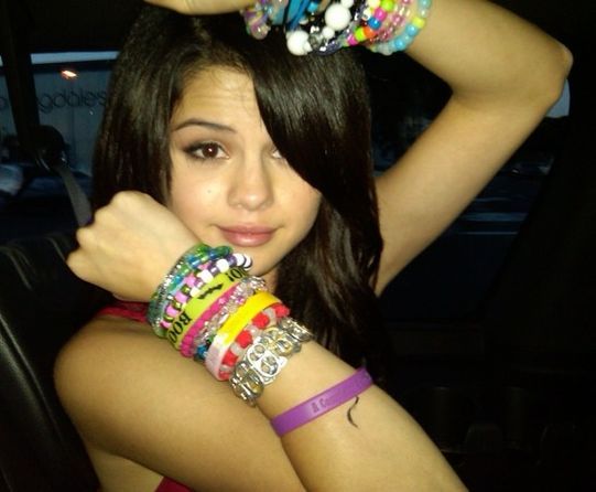 Selena_Gomez_fan_made_bracelets