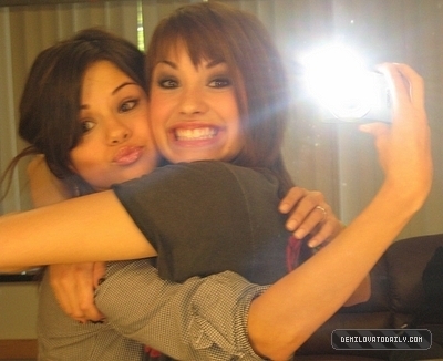 BFF - Demi Lovato si Selena Gomez