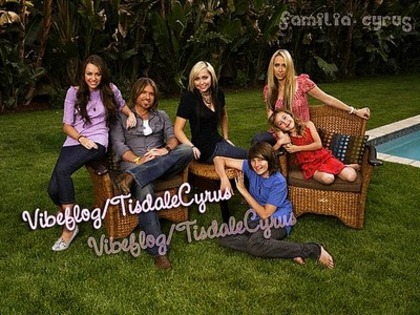 2120616027_34dd5e5f7d - Hannah and Miley