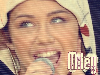 1298364220_baaf2ce6ec - Miley Cyrus 2