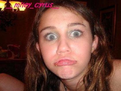 GW400H300 - Miley Cyrus 2