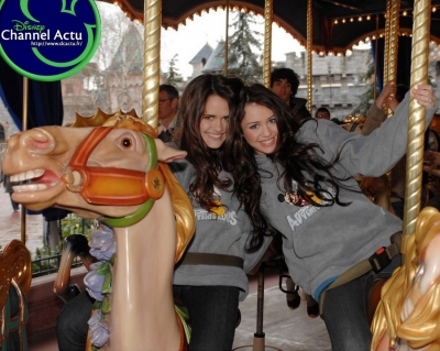 Marry go round - Hannah and Miley