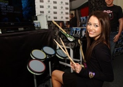 Miley_Drums - Hannah and Miley