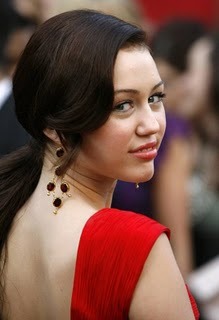 miley-cyrus_com-80thacademyawards-2008feb24-c009