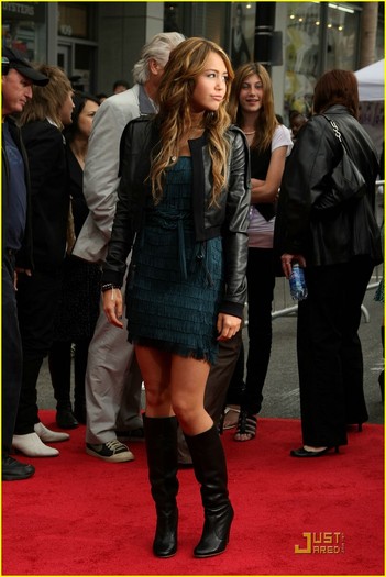 miley-cyrus-hm-premiere-14 - Hannah and Miley