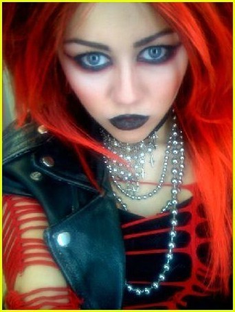 Punk-Miley-hannah-montana-672556_342_454 - Hannah and Miley