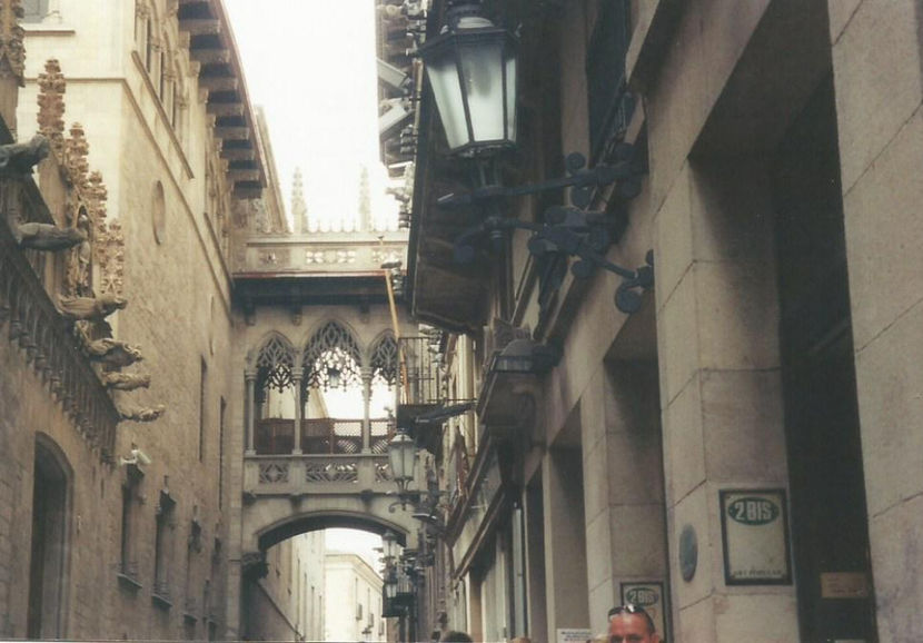 Barrio gotico - Carrer del Bisbe - Barcelona