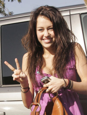 10248750_QVMLKBPJD - Miley Cyrus PEACE