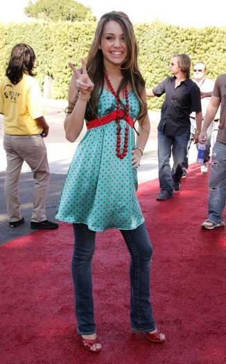 10248805_HNUQNSQQR - Miley Cyrus PEACE