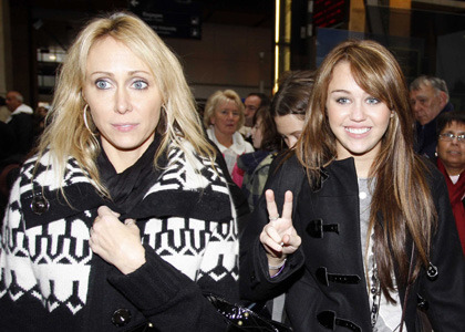 10248842_CECZEFWJQ - Miley Cyrus PEACE