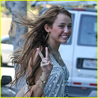 miley-cyrus-peace-out - Miley Cyrus PEACE