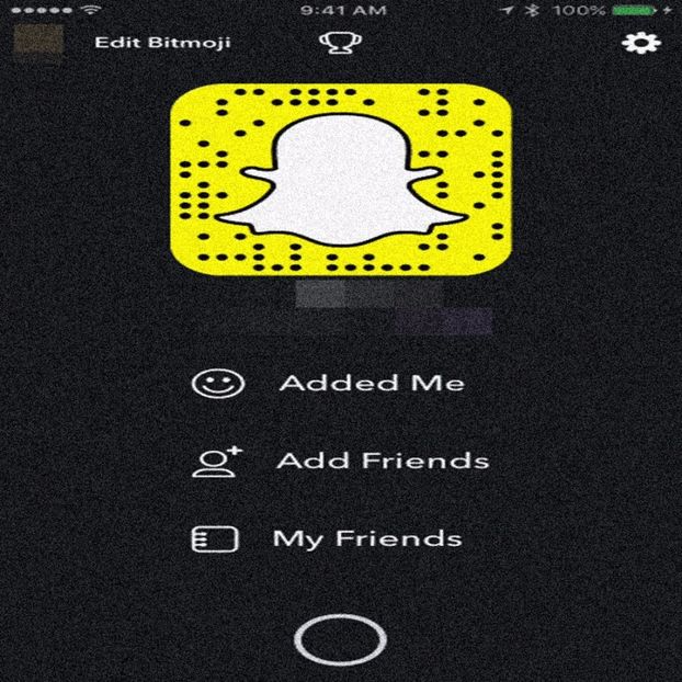 snapchat e una din aplicațiile mele preferate. am o mulțime de flăcărici cu mulți prieteni. - none of this feels real