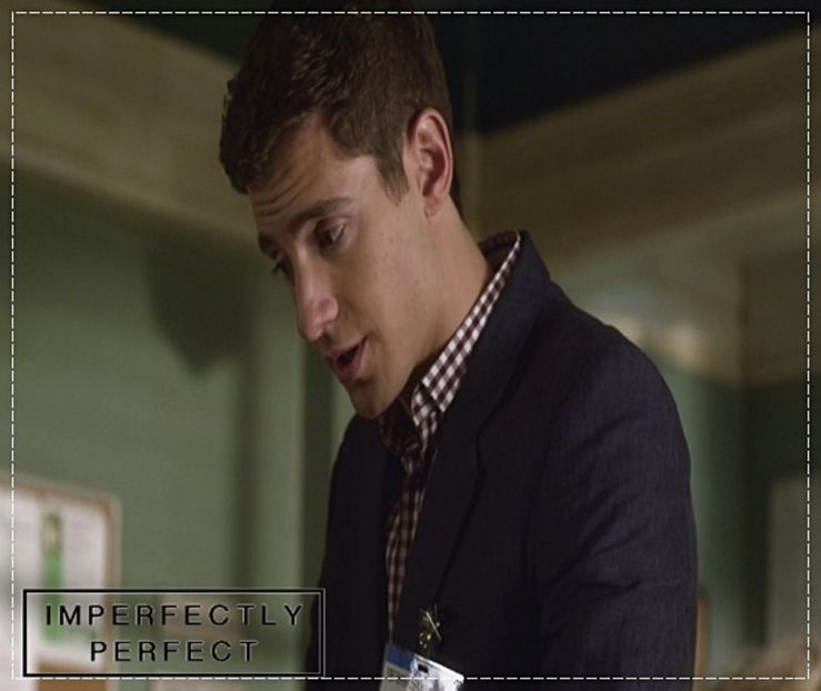 ┇» (râde scurt privind-o) Aşa e, sigur că o faci. :)) Scuze că am îndrăznit.. (o spune încercând - - epis x 03 - swear this one