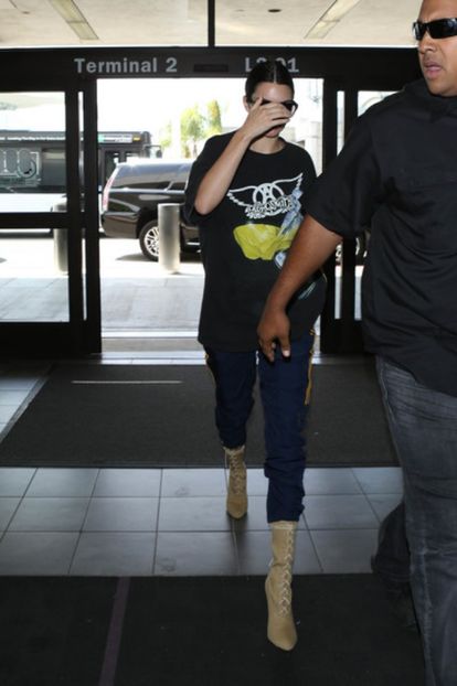 Kendall+Jenner+Kendall+Jenner+Seen+LAX+igeMTNw677Ul - kj2