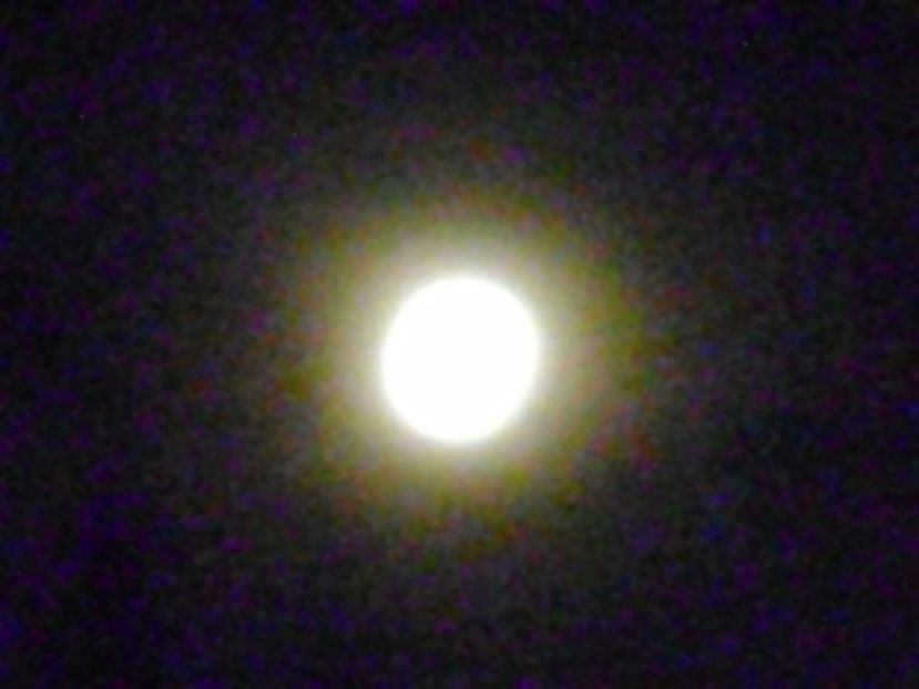 Eclipsa parţială de Lună  in Varsator - Luna - Soarele si norii - 1