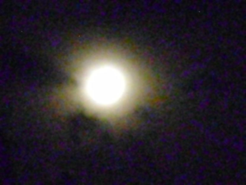 Eclipsa parţială de Lună  in Varsator - Luna - Soarele si norii - 1