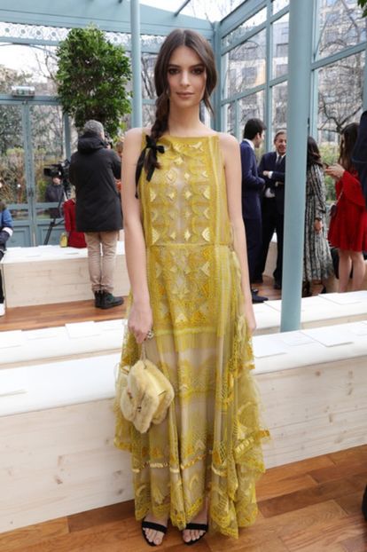 Emily+Ratajkowski+Valentino+Front+Row+Paris+kiSUaDrw3v3l - emily ratajkowski