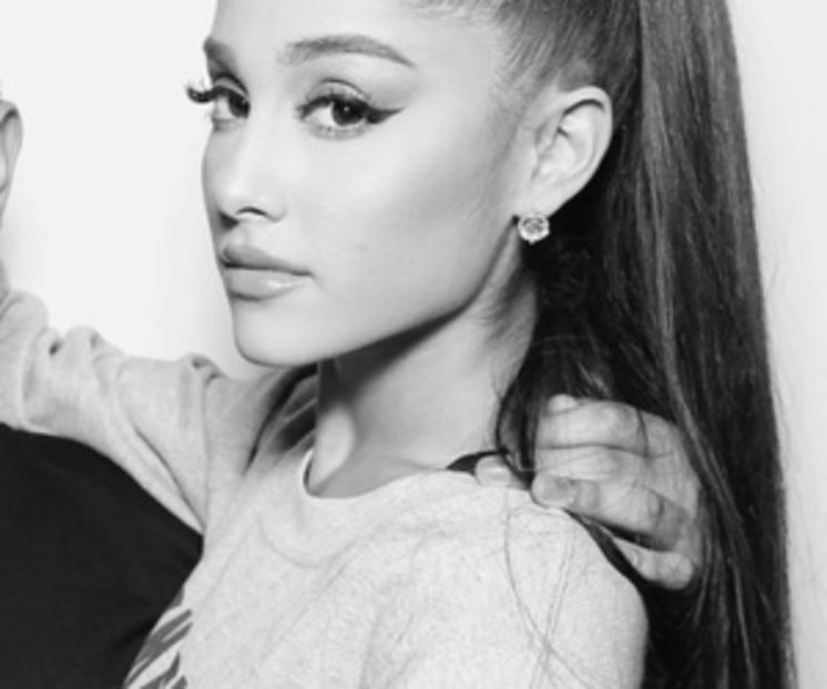 superthumb - ariana - an