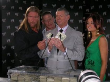 77013-15209_360x270 - triple h and his family