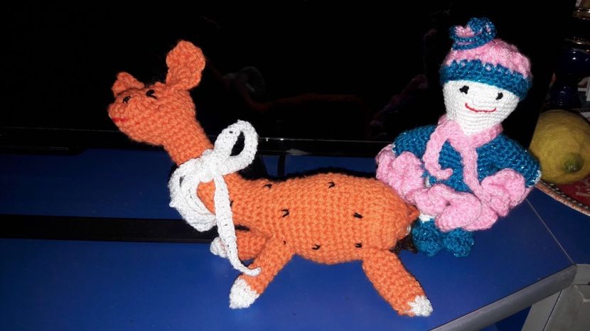  - Haine și jucării lucrate manual